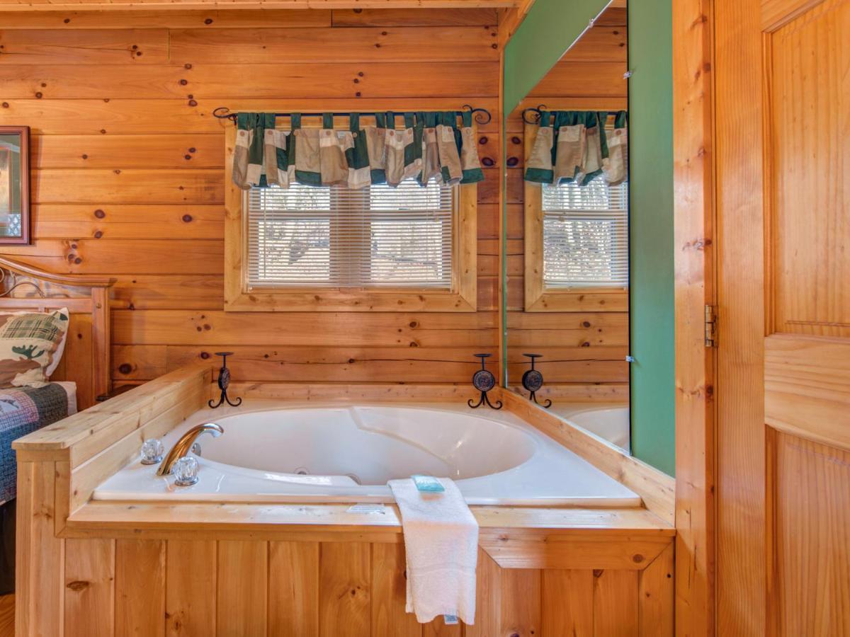 Dew South, 2 Bedrooms, Sleeps 8, Views, Arcade, Hot Tub, Pet Friendly Gatlinburg Exterior foto