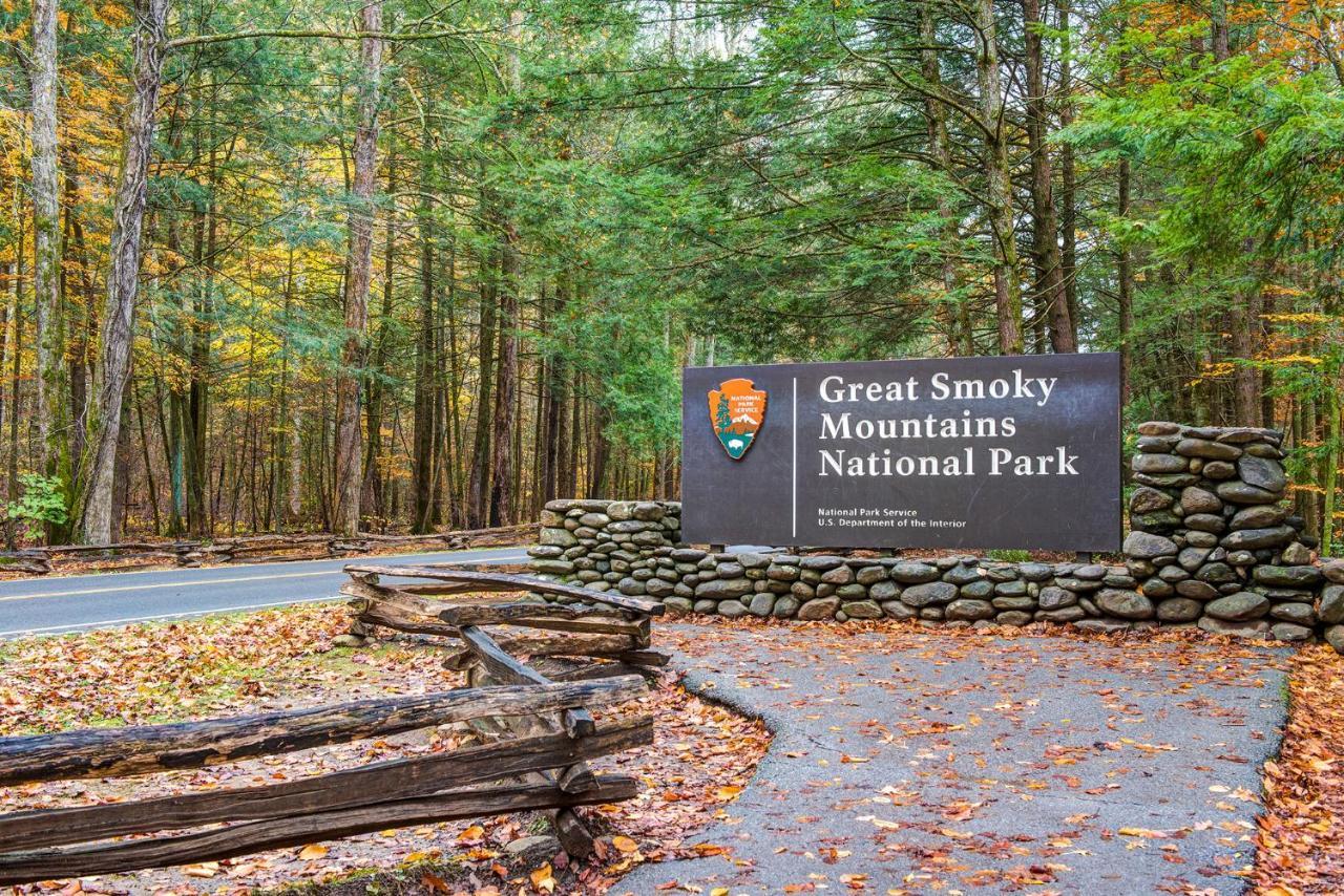 Dew South, 2 Bedrooms, Sleeps 8, Views, Arcade, Hot Tub, Pet Friendly Gatlinburg Exterior foto